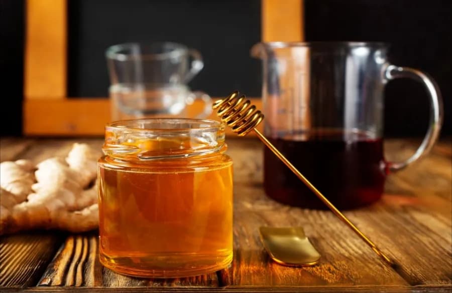 100 ml miodu ile to łyżek? Prosty sposób na precyzyjne odmierzanie miodu