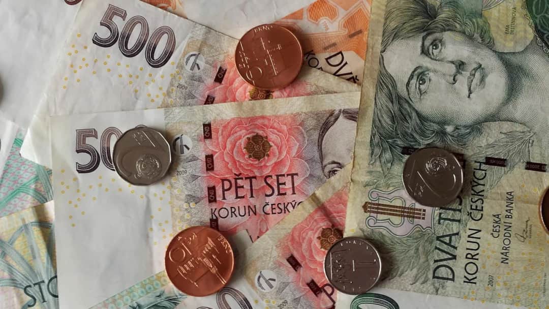 Jaka waluta w Czechach? Wszystko o koronie czeskiej i płatnościach