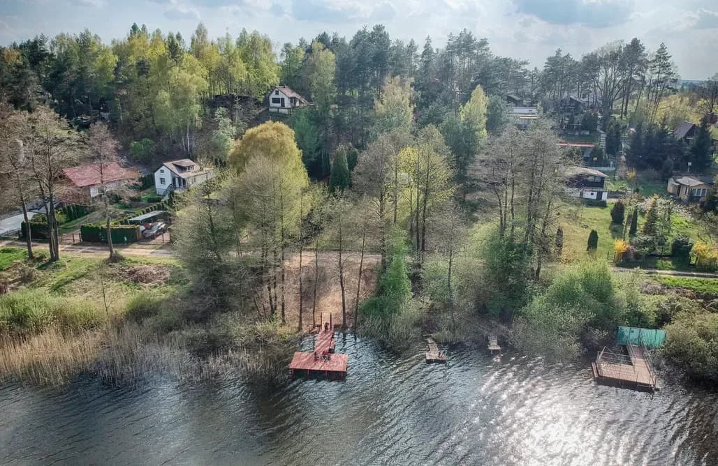 Najlepsze pola namiotowe nad jeziorem w Pomorskiem – gdzie rozbić namiot i wypocząć
